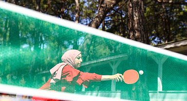 Depremzede gençler Büyükşehir Gençlik Kampı'nda moral depoluyor