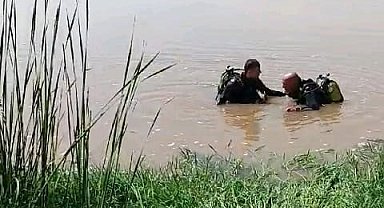 Dicle Nehrine bir kişinin girdiği ihbarı üzerine ekipler geceden beri çalışma yürütüyor