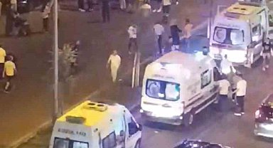 Diyarbakır'da otomobil yayalara çarptı: 2'si ağır 3 yaralı