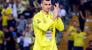Dominik Livakovic, Fenerbahçe taraftarını selamladı