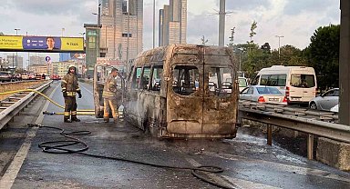 E5'te minibüs yandı: Trafik durma noktasına geldi