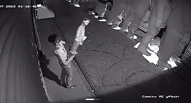 Eminönü'nde cansız manken hırsızlığı kamerada