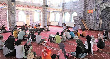 Ergani Kaymakamı Karaaslan Kur'an kursu öğrencileriyle bir araya geldi