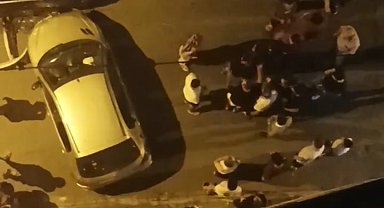Esenler'de aşırı hız kazayla bitti: Mahalleli sürücüye böyle tepki gösterdi