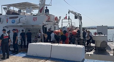 Ezine açıklarında 27 kaçak göçmen ile 3 organizatör yakalandı
