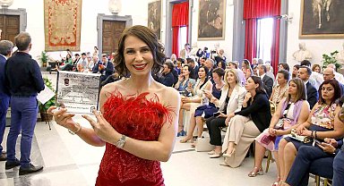 Fatma Dursun; İtalya'nın Başkenti Roma'da 'Sağlık Turizminde Başarı' ödülüne layık görüldü
