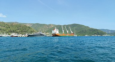 Fransa'dan yük gemisi ile Türkiye'ye getirilen yatlar Marmaris'e indirildi
