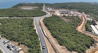 Gebze'nin kırsal mahallelerinde sıcak asfalt çalışmaları sürüyor