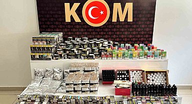 Gizli bölme kaçak sigara deposu çıktı