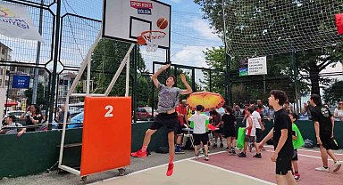 Gölcük Sahili'nde heyecan sırası sokak basketbolunda