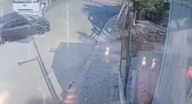 Hafriyat kamyonunun çarptığı otomobil böyle savruldu : 4 yaralı