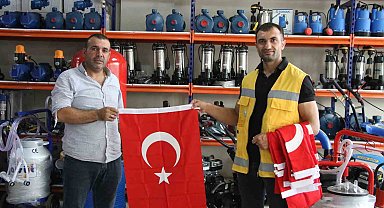 Haliliye'de esnaf ve vatandaşa Türk bayrağı dağıtıldı