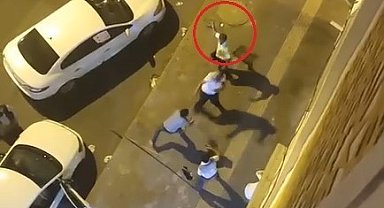 İki grup arasında taşlı, sopalı, tabureli kavga kamerada