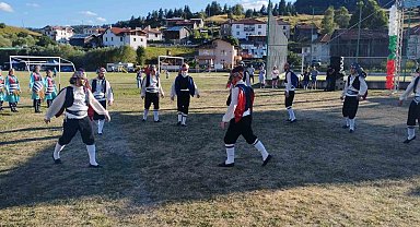 İnegöl Halk Dansları Topluluğu festival turnesinde