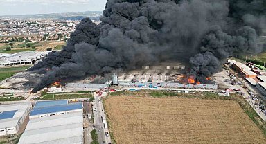 İnegöl'de 4 fabrikanın alev topuna döndüğü yangın havadan böyle görüntülendi