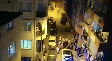 İstanbul'da "arabama sürttün" meydan kavgası kamerada: Polis biber gazıyla müdahale etti