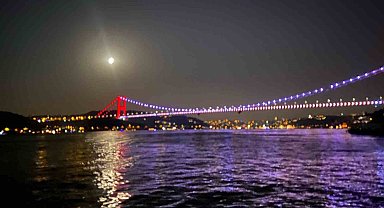 İstanbul'da "Süper Mavi Ay" manzarası mest etti