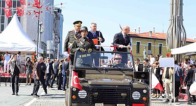 İzmir'de 30 Ağustos Zafer Bayramı coşkuyla kutlandı