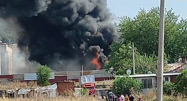 İzmir'de hurda deposunda korkutan yangın