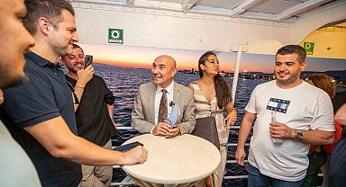 İzmir'in tarihi "Körfez Turu" ile denizden keşfediliyor