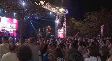Kadıköy'de Erol Evgin coşkusu