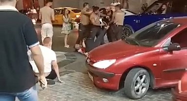 Kadıköy'de tartıştığı kadını darp etmeye kalktı, uyaran vatandaşlarla da kavga etti