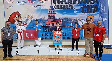 Kendileri küçük başarıları çok büyük