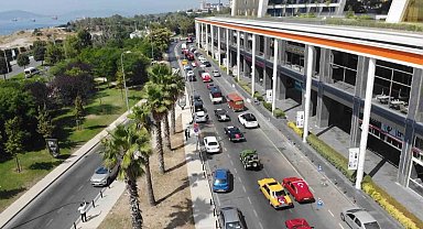Klasik otomobillerden Zafer Bayramı'na özel konvoy