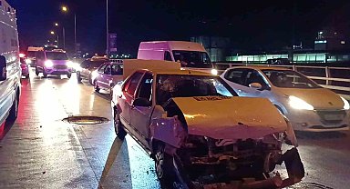 Kocaeli'de otomobil, kırmızı ışıkta duran araca çarptı: 1 yaralı