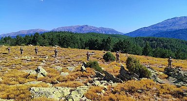 Komandolar orman yangınlarına karşı Akdağ'ın zirvesine kamp kurdu