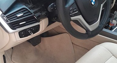 Küçükçekmece'de lüks araçlardan gösterge panel hırsızları kamerada