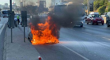 Maltepe'de ticari araç alev alev yandı