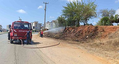 Manavgat'ta ot ve makilik yangını büyümeden söndürüldü