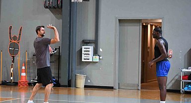 Mehmet Okur yeni sezon hazırlıklarında Tofaş A takım Staff'ında!