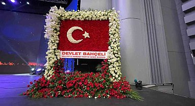 MHP Genel Başkanı Bahçeli'den AK Parti'nin 22'nci kuruluş yıldönümüne özel çiçek