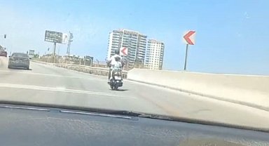 Minik kızın motosikletle tehlikeli yolcuğu kamerada