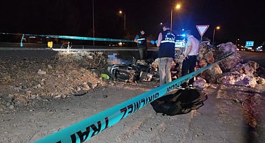 Motosikletiyle şarampoldeki taş yığınına çarpan sürücü hayatını kaybetti