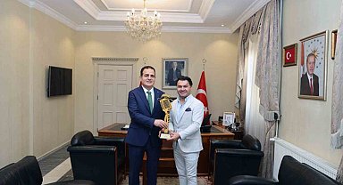 Muğla Valisi Akbıyık'a 'Alkışı Hak Eden Vali' ödülü