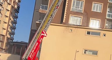 Muş'ta 13 katlı binanın 5'inci katında çıkan yangın korkuttu