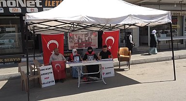 Muş'ta annelerin eylemi devam ediyor