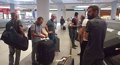 Nijer'deki Türk vatandaşları özel seferle İstanbul'a geldi