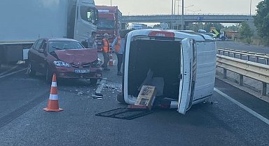 Otomobil ile hafif ticari araç kafa kafaya çarpıştı: 2'si çocuk 7 yaralı