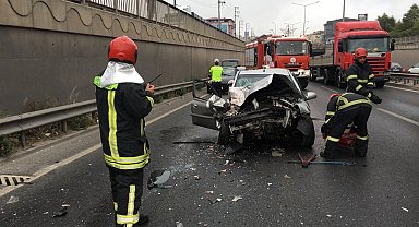 Otomobil iş makinesine arkadan çarptı: 1 kişi ağır yaralandı