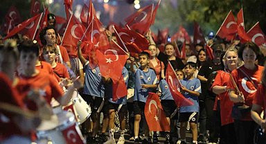 Pinhani Gemlik'te binlerce kişiyi coşturdu