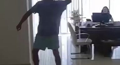 "34 gündür suyum akmıyor" deyip ASAT Alanya Şubesi'ni bastı, evinin vanası kapalı çıktı