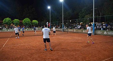 "Yaşayan efsane" için turnuva