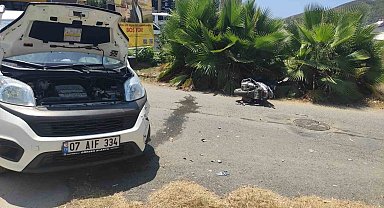 Sigortasız motosikletle kaza yapan ehliyetsiz sürücü yaralandı