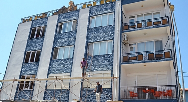 SINDIRGI' DA EVLER MANTOLAMA İLE YENİLENİYOR