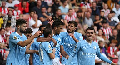 Son şampiyon Manchester City, sezona 3'te 3'le başladı