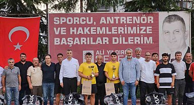Spor kulüplerine malzeme desteği